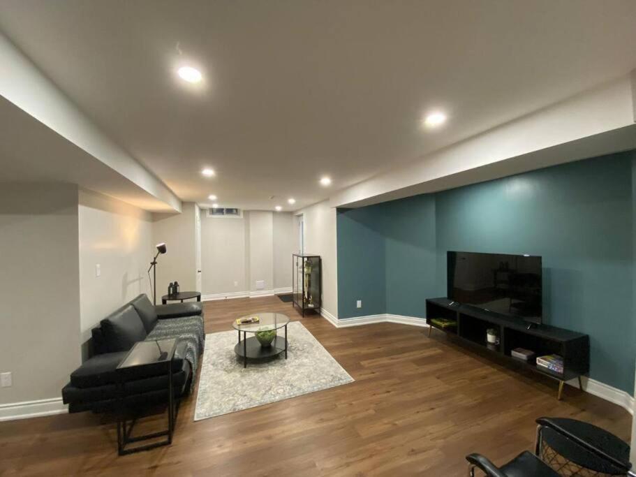 Spacious Basement ミシサガ エクステリア 写真